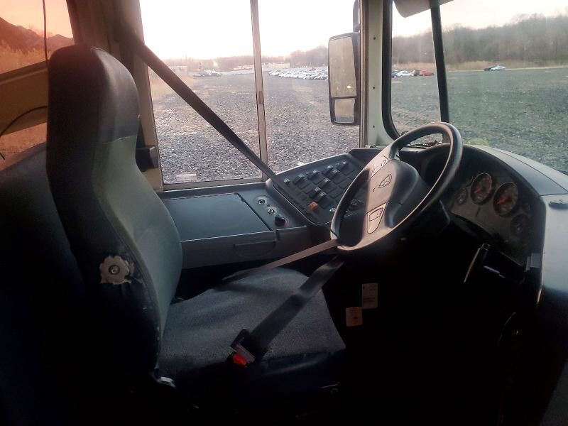 2010 IC BUS PB105