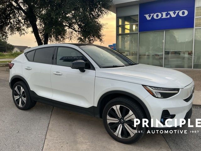 2023 VOLVO C40