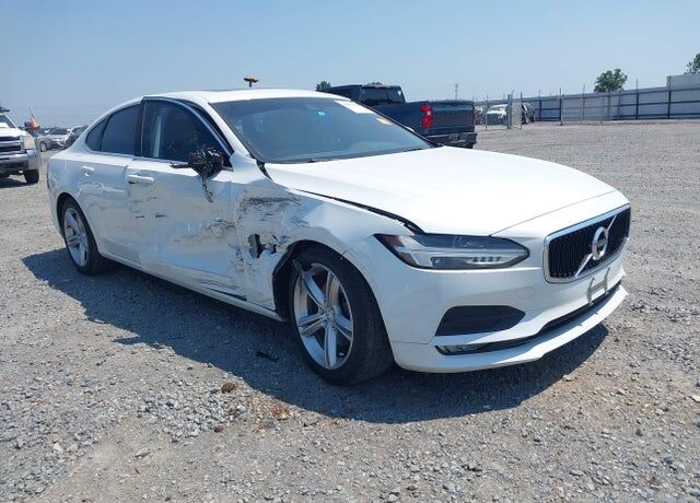 2018 VOLVO S90