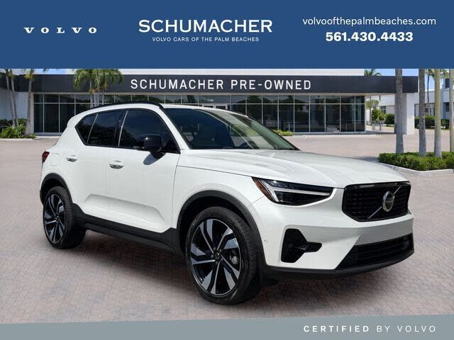 2025 VOLVO XC40