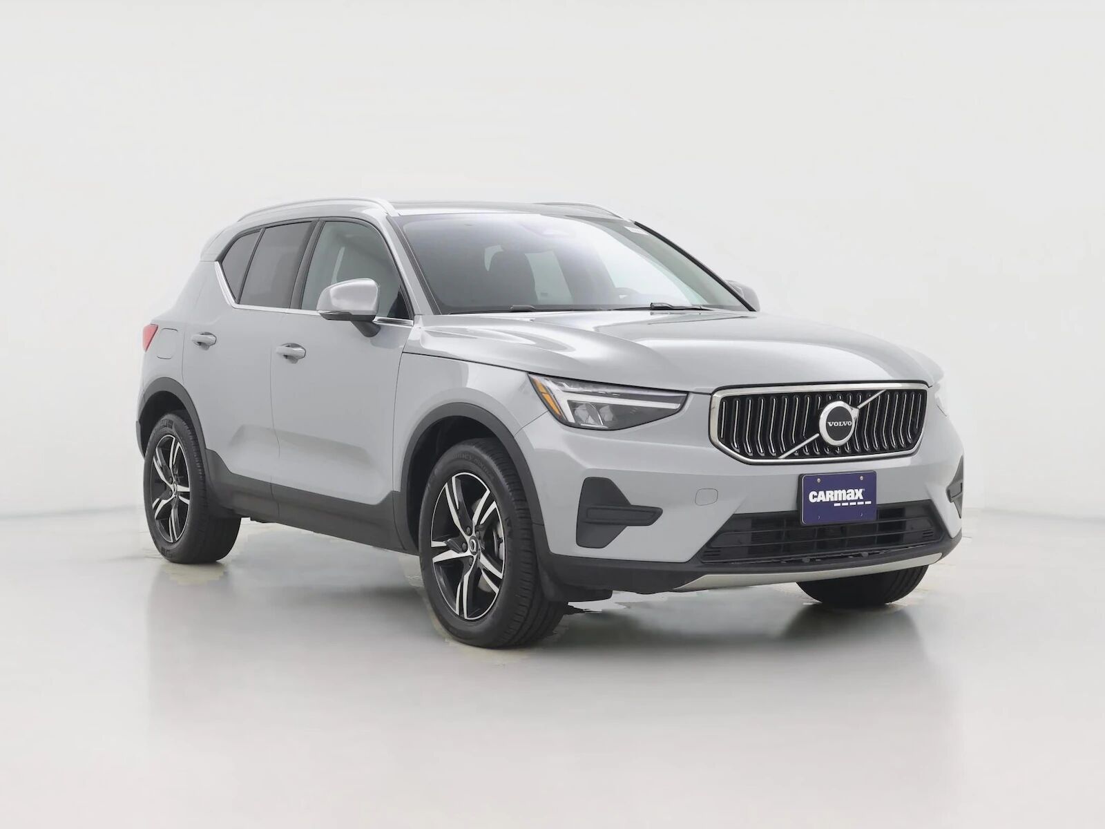 2025 VOLVO XC40