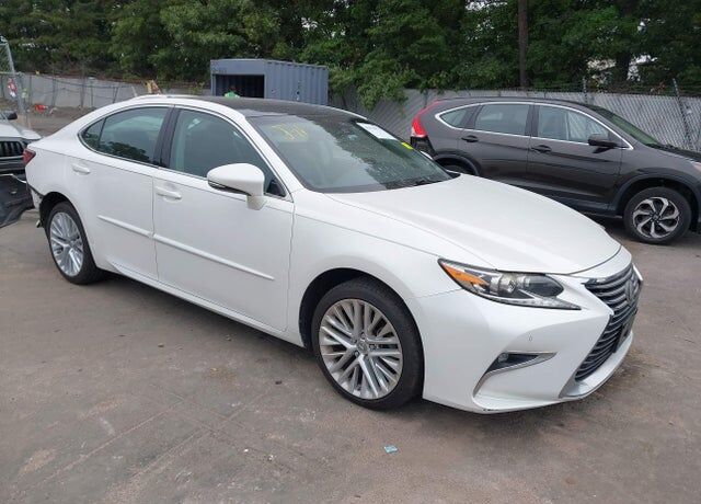 2016 LEXUS ES