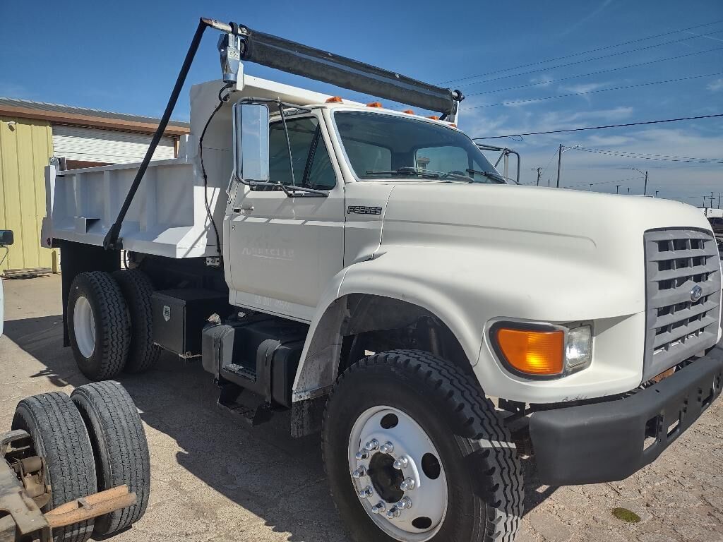 Ford F-700