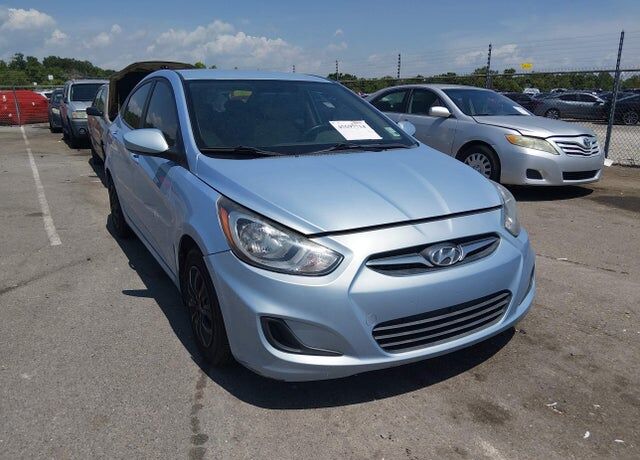 2012 HYUNDAI Accent