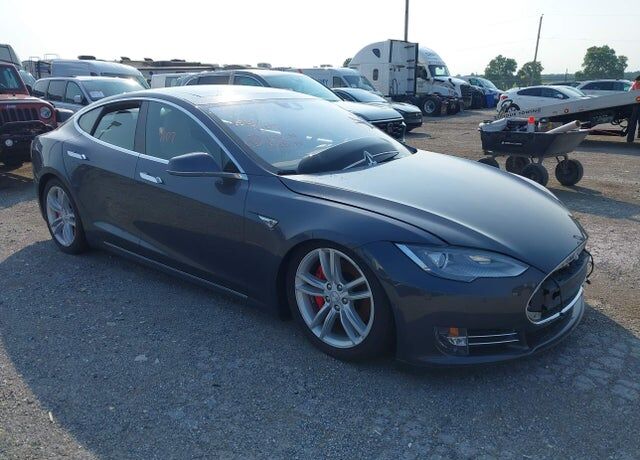 2015 TESLA Model S
