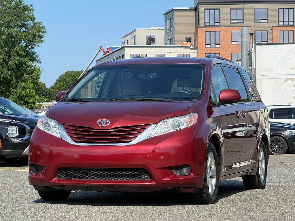 2017 TOYOTA Sienna