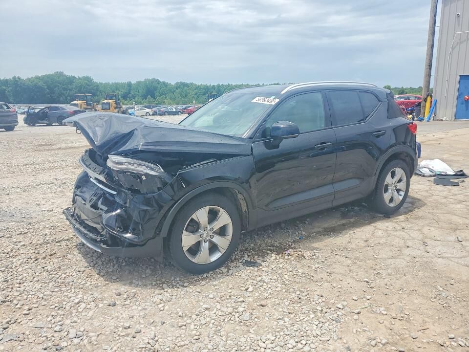 2019 VOLVO XC40