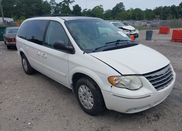 2005 CHRYSLER Town and Country