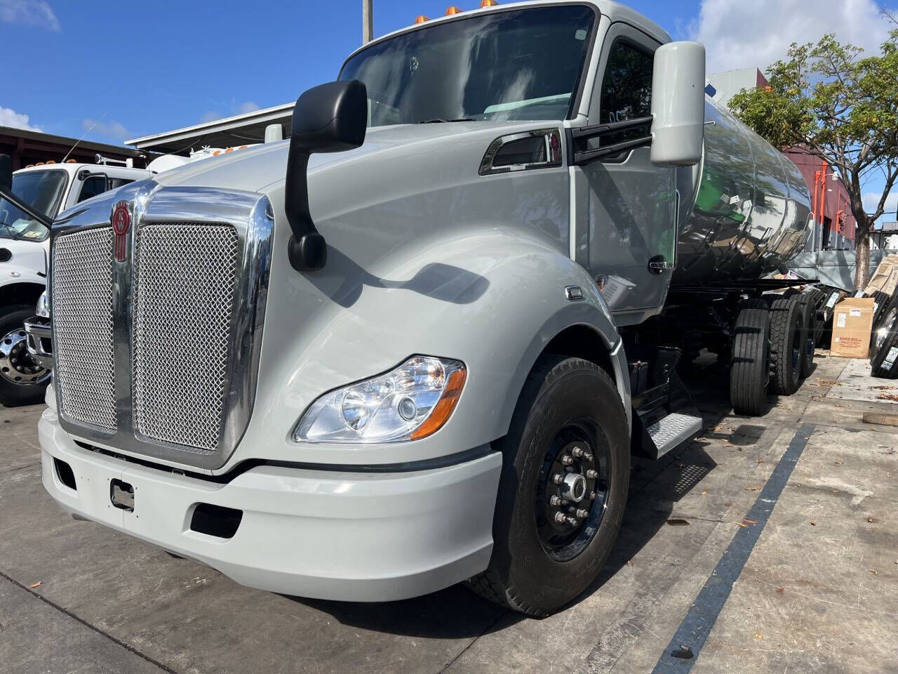 2022 KENWORTH T680
