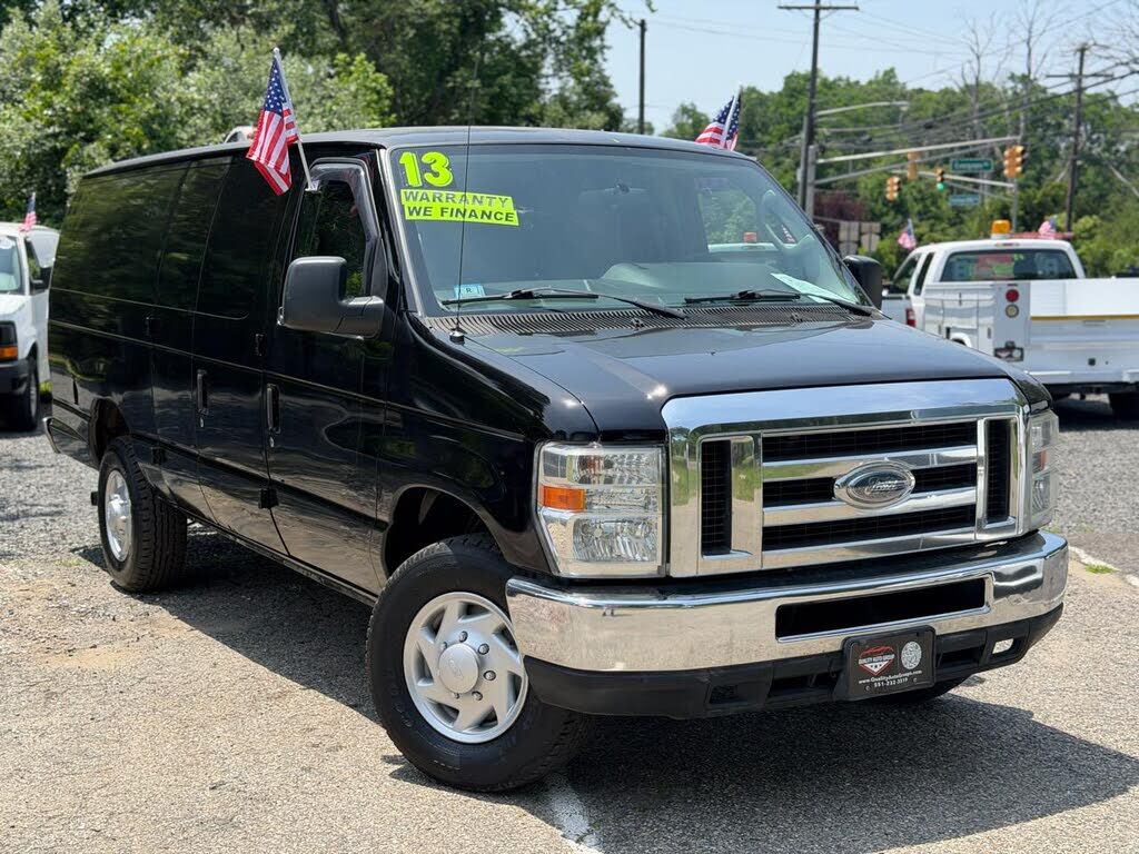 2013 FORD E-350