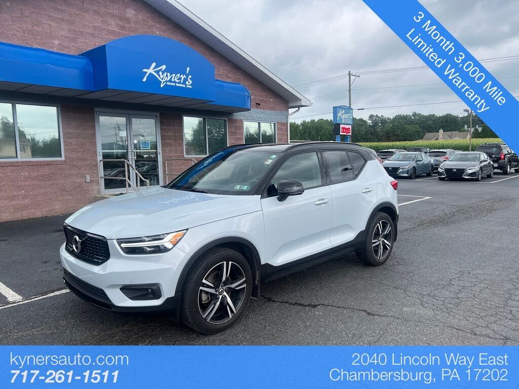 2021 VOLVO XC40