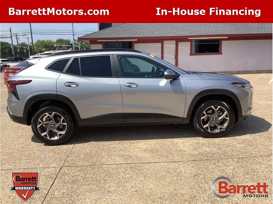 2025 CHEVROLET Trax