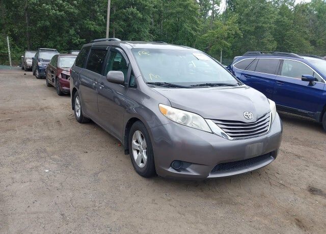 2017 TOYOTA Sienna