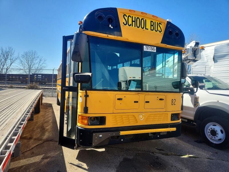 2017 IC BUS PB305