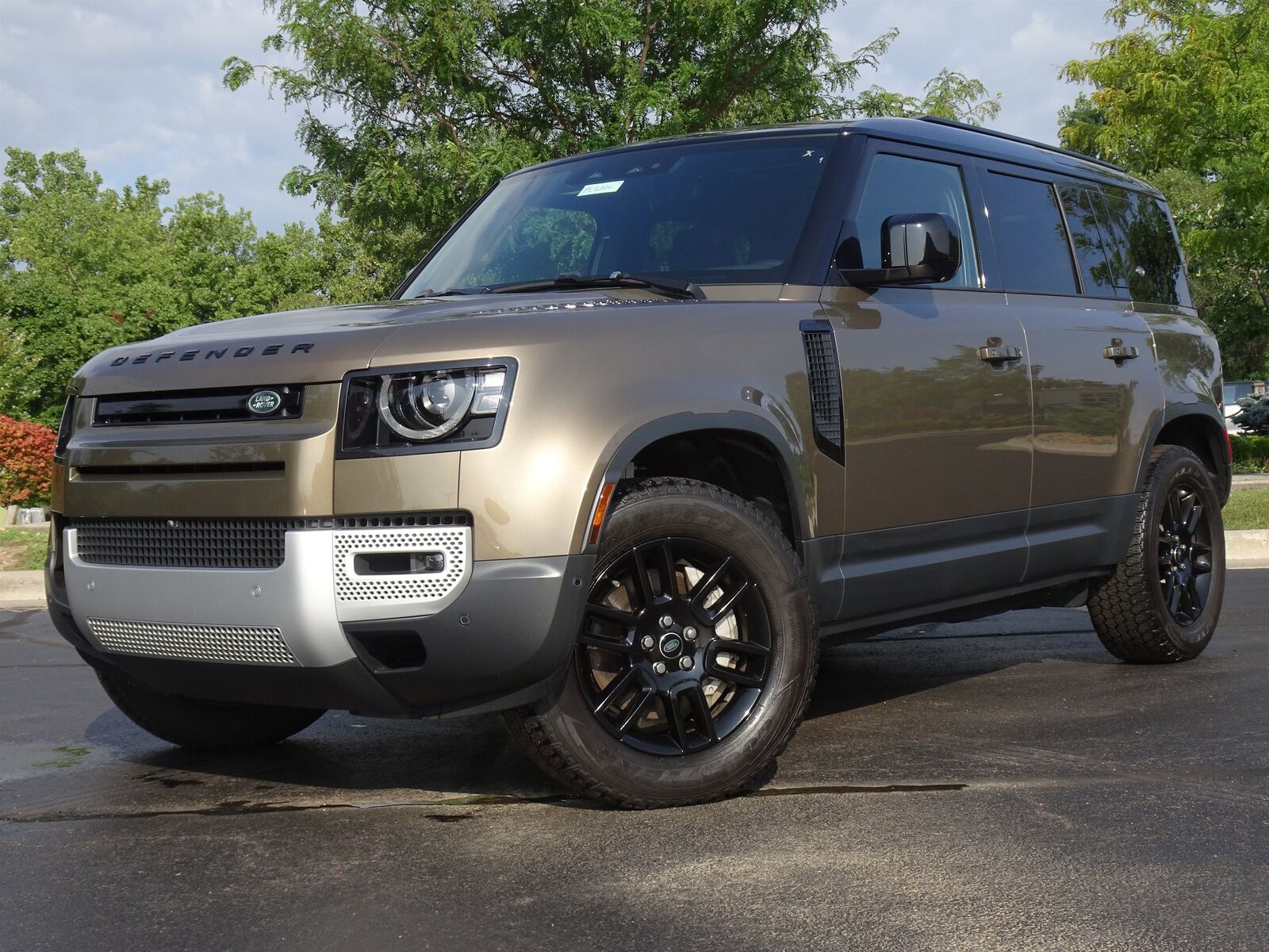 2024 LAND ROVER Defender