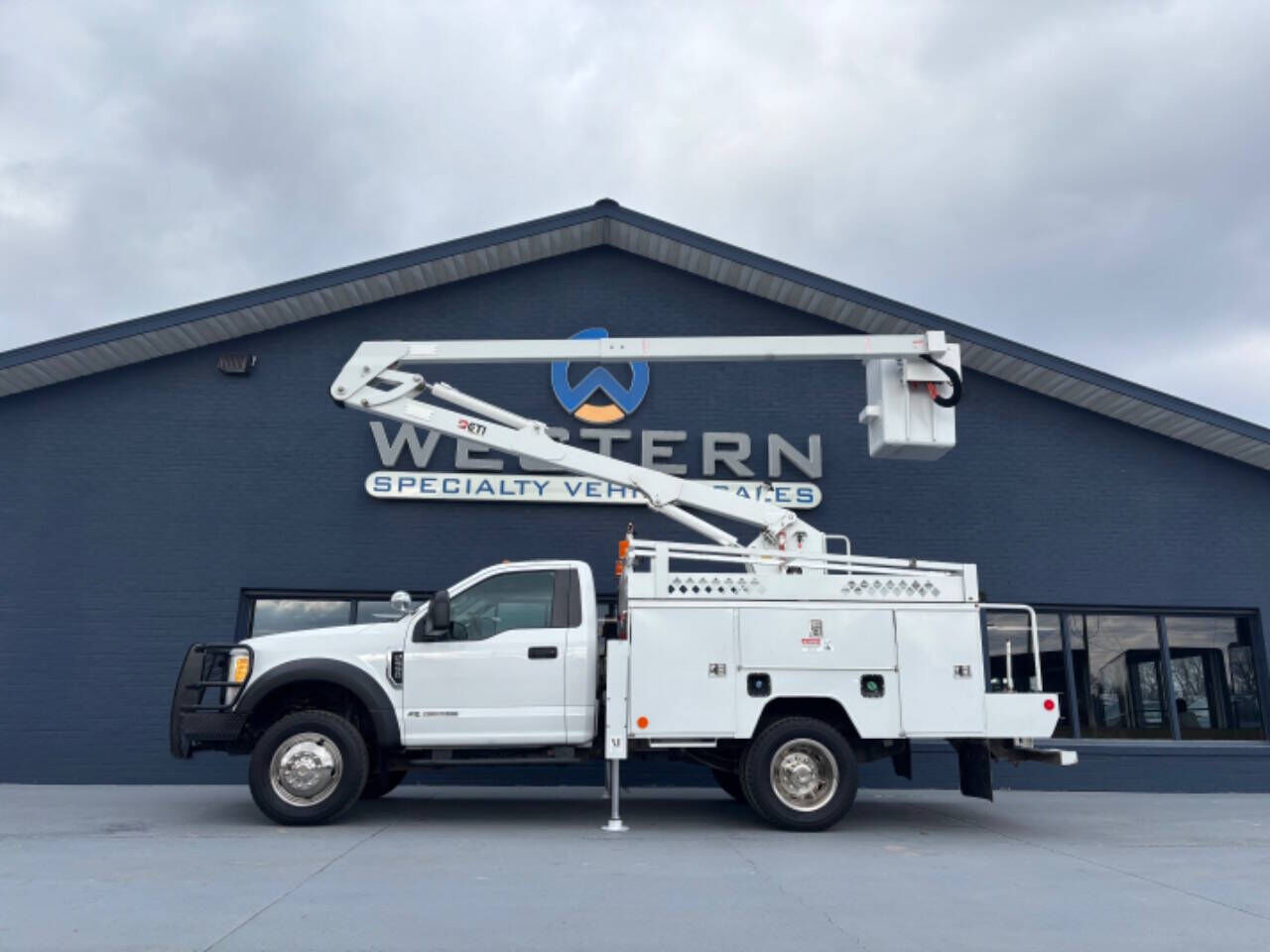 2017 FORD F-550