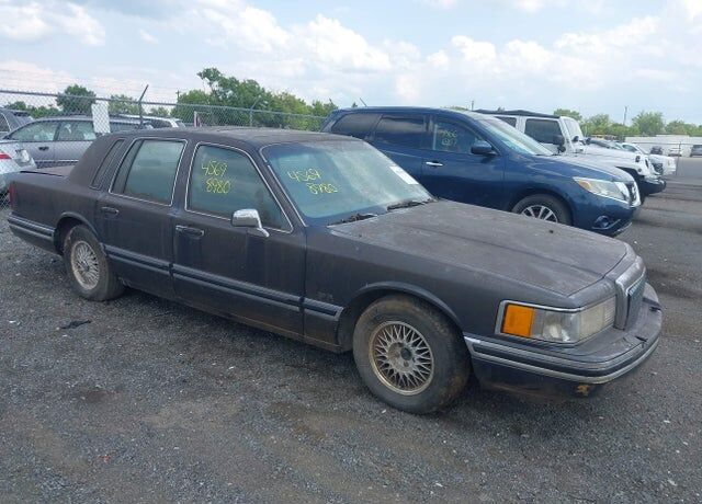 1993 LINCOLN Town Car