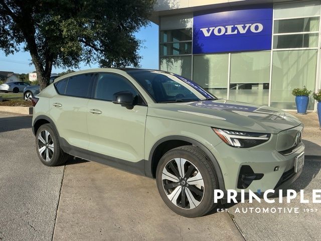 2023 VOLVO C40