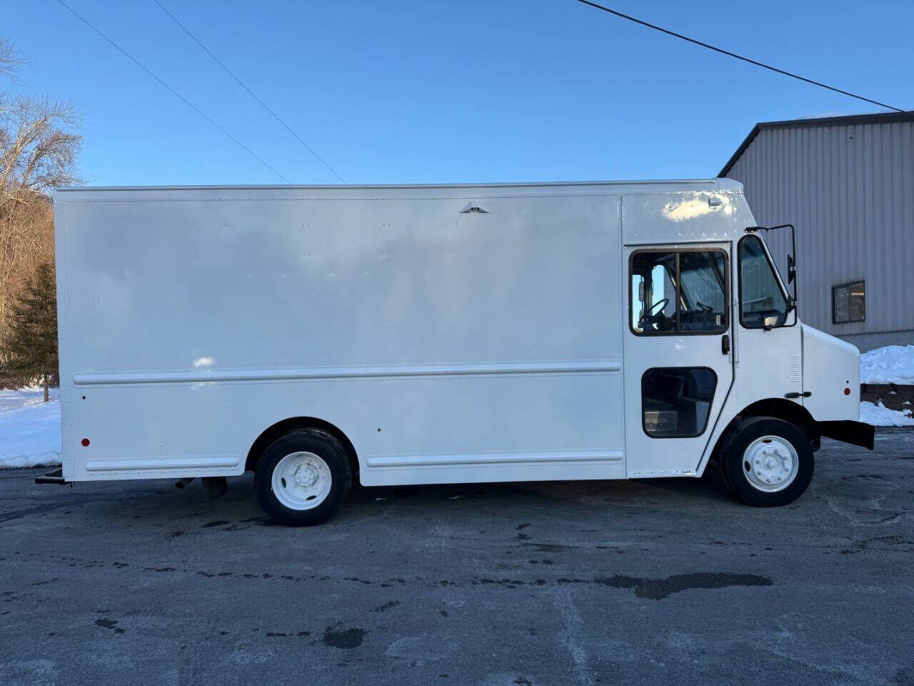 2021 FREIGHTLINER MT 45G Front Gasoline Engine Walk in Van Chassis