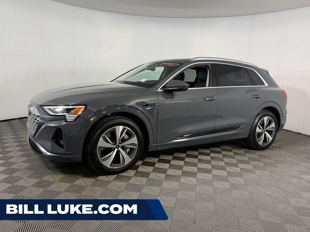 2024 AUDI Q8
