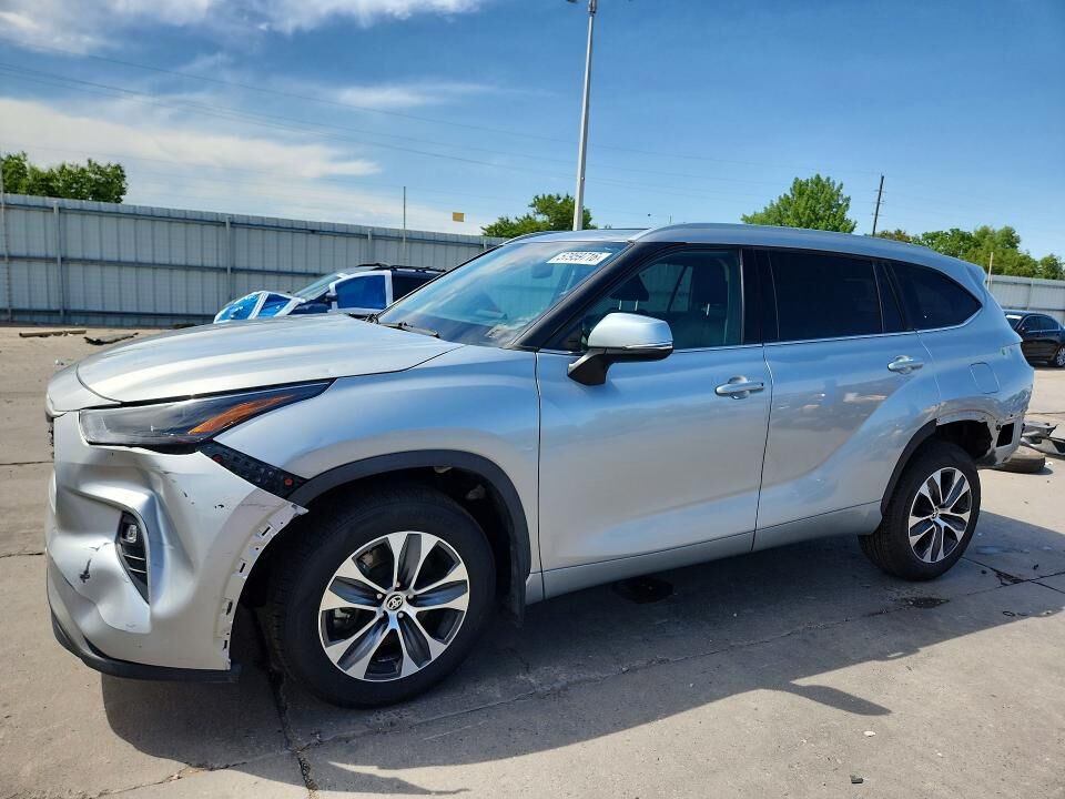 2022 TOYOTA Highlander