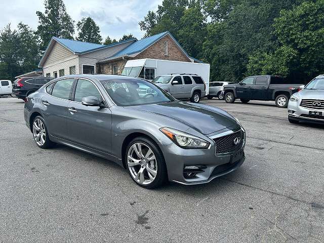 2017 INFINITI Q70