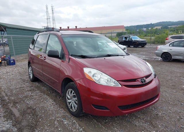2010 TOYOTA Sienna