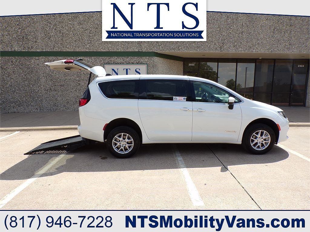 2023 CHRYSLER Voyager