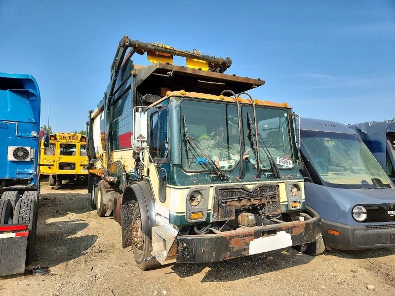 2015 MACK MRU