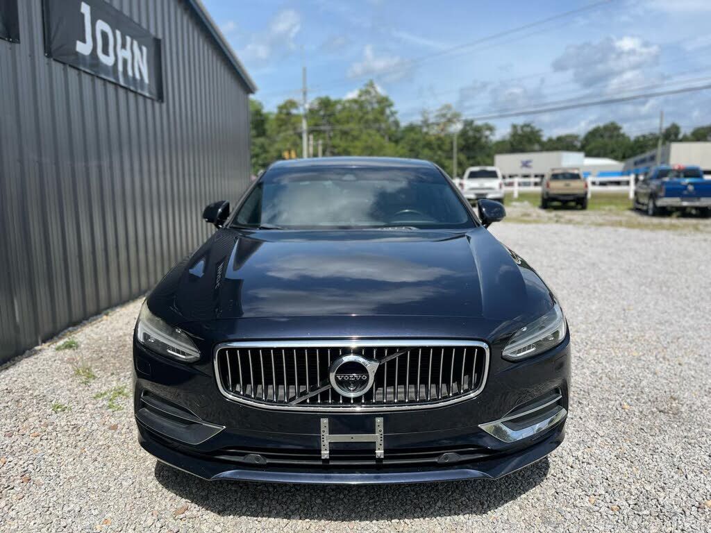 2017 VOLVO S90