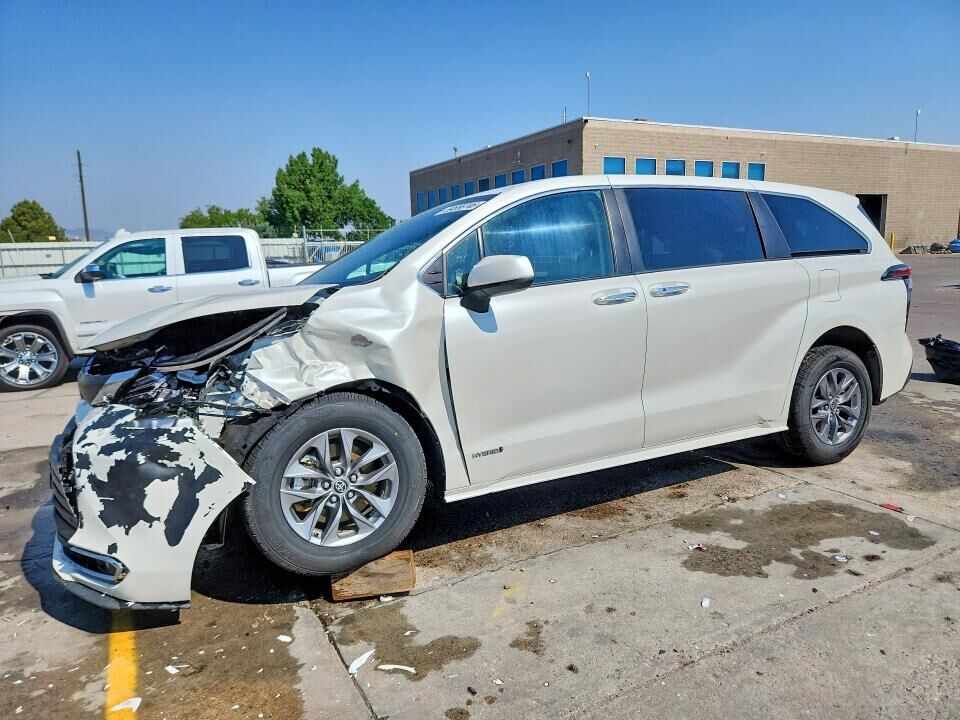 2021 TOYOTA Sienna