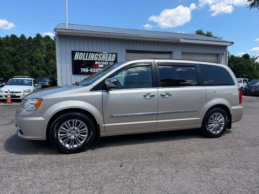 2015 CHRYSLER Town and Country