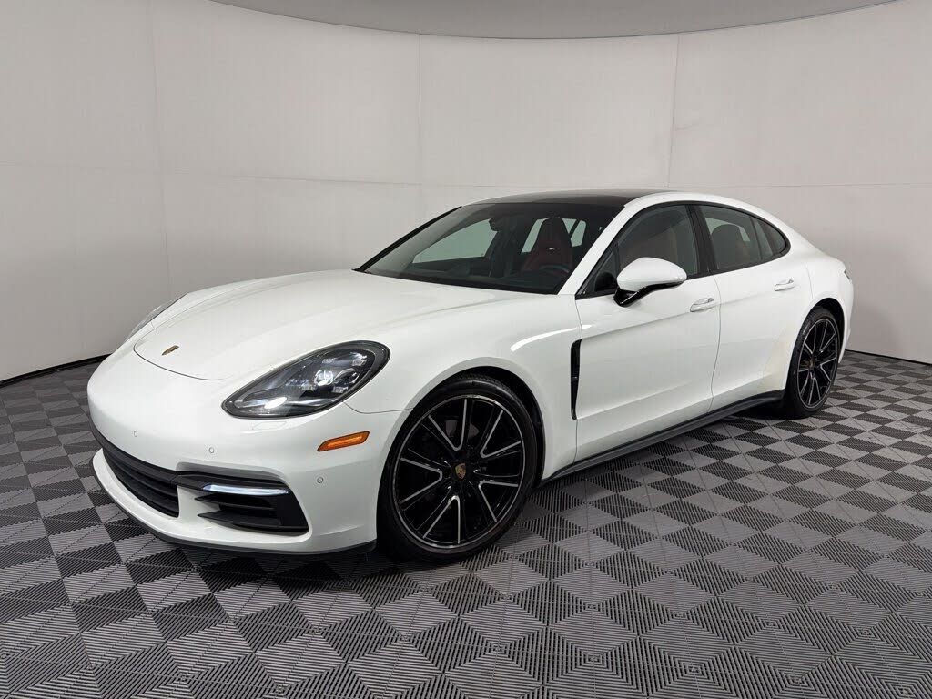 2019 PORSCHE Panamera