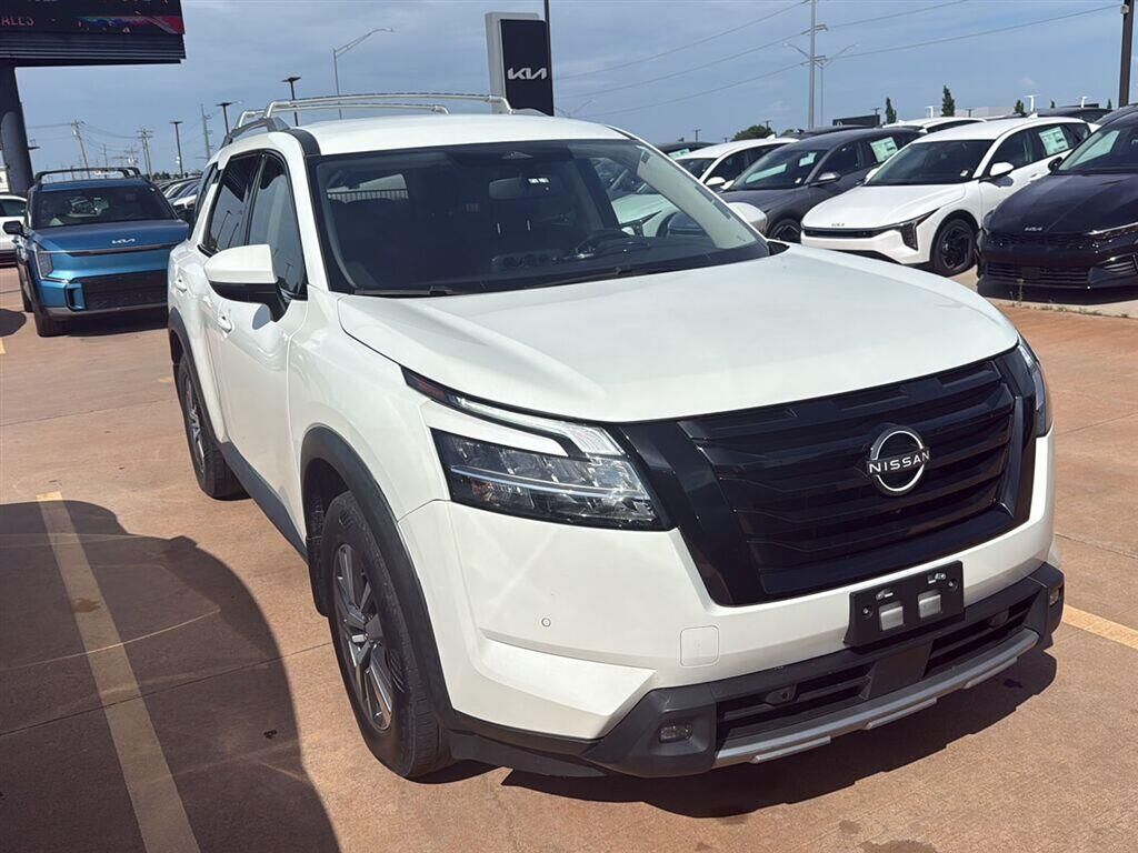 2022 NISSAN Pathfinder