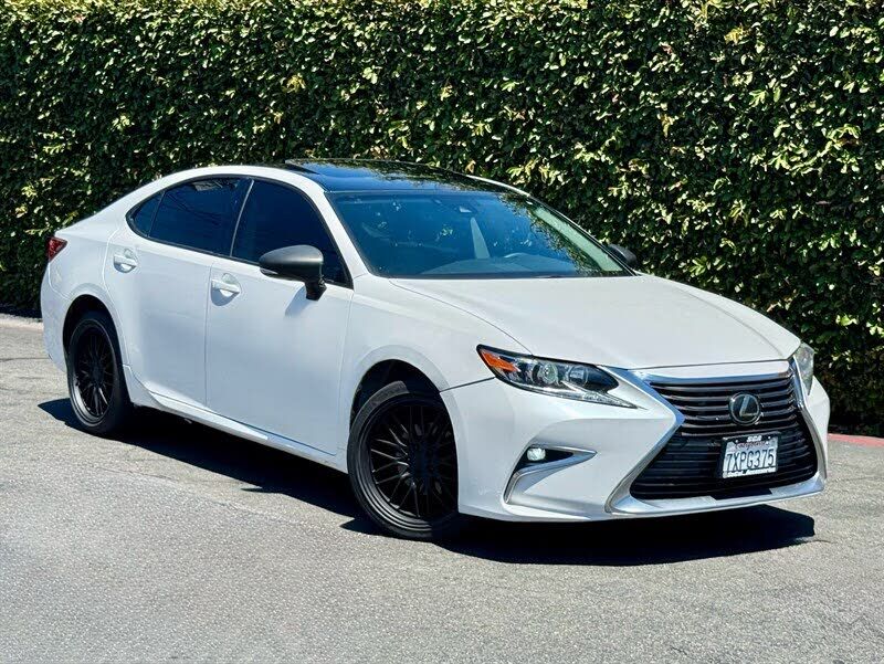 2017 LEXUS ES