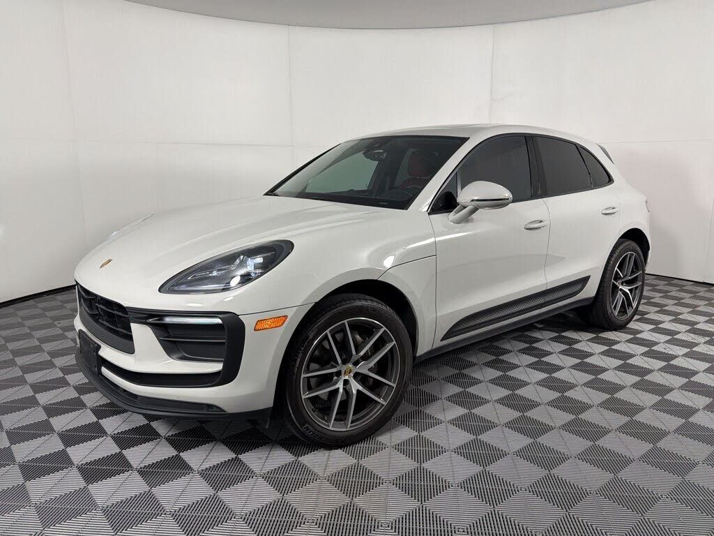 2023 PORSCHE Macan