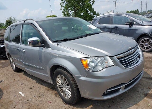 2015 CHRYSLER Town and Country