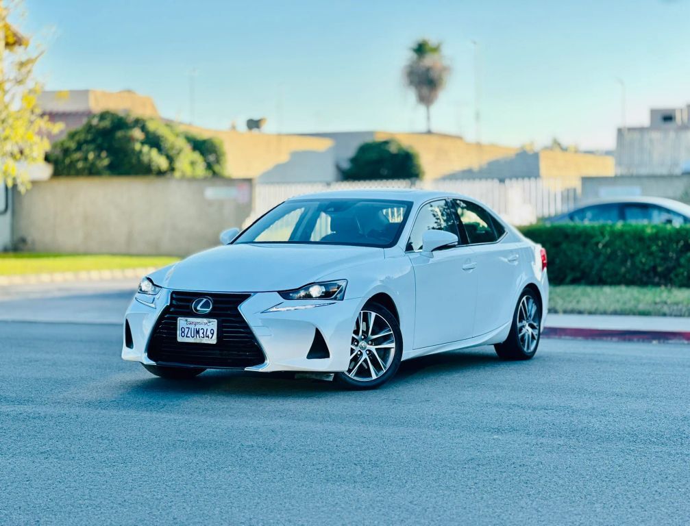 2019 LEXUS IS