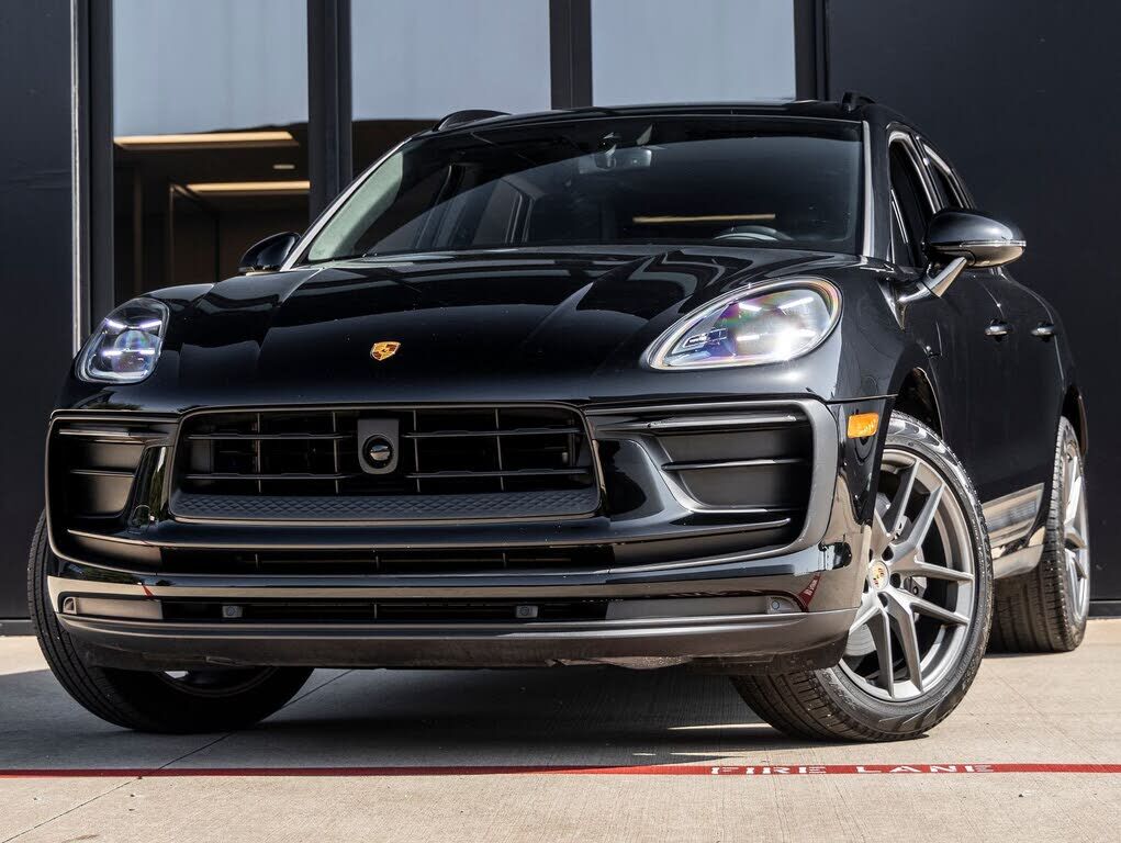 2024 PORSCHE Macan