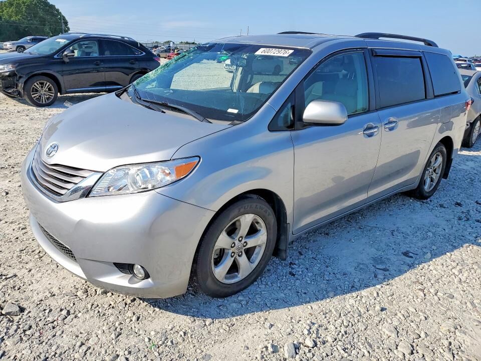 2017 TOYOTA Sienna