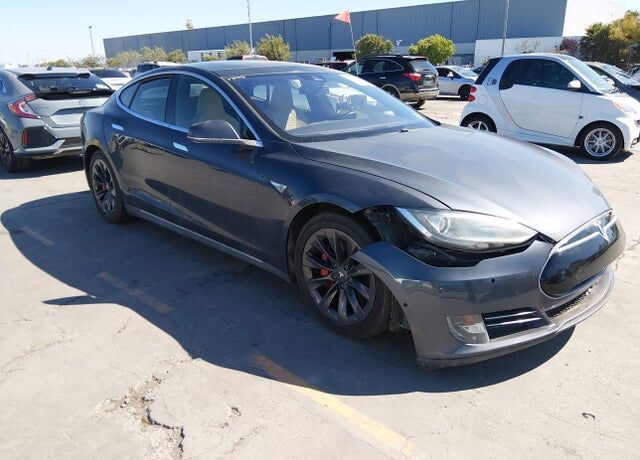 2015 TESLA Model S