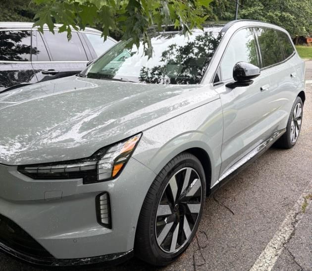 2025 VOLVO EX90
