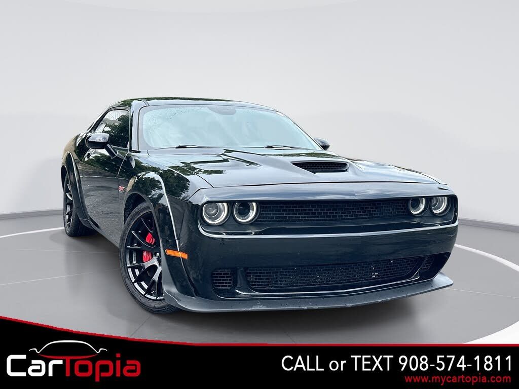 2017 DODGE Challenger