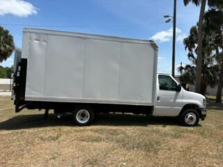 2022 FORD E-350