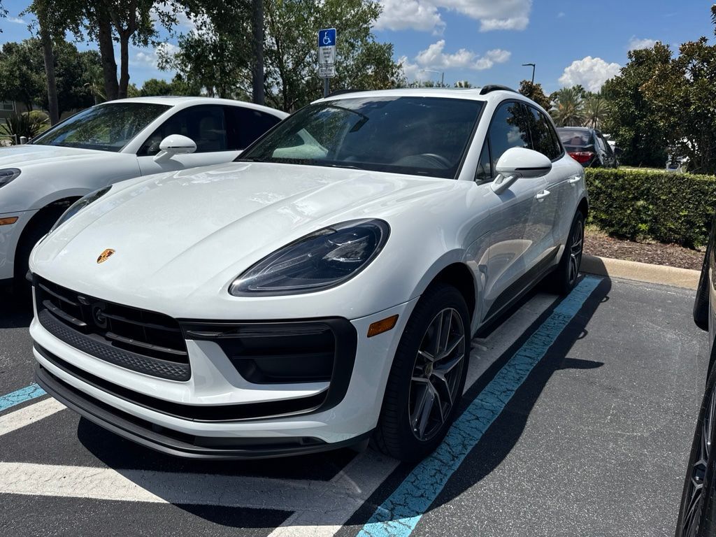 2026 PORSCHE Macan