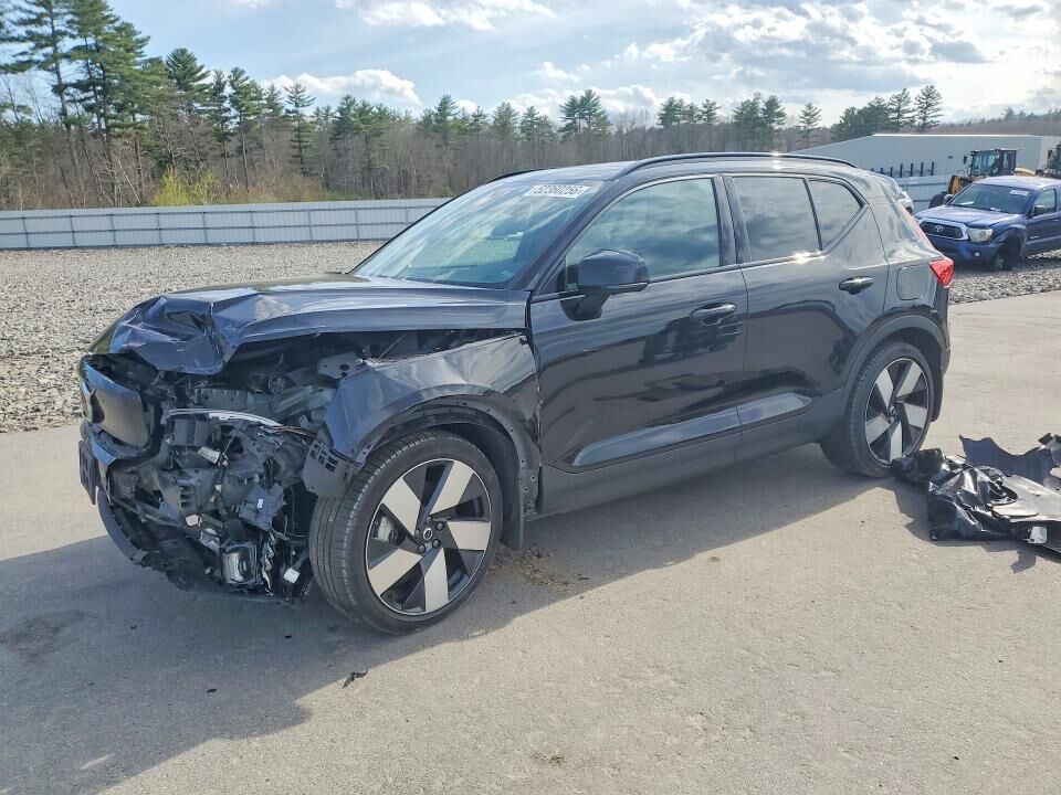 2024 VOLVO XC40