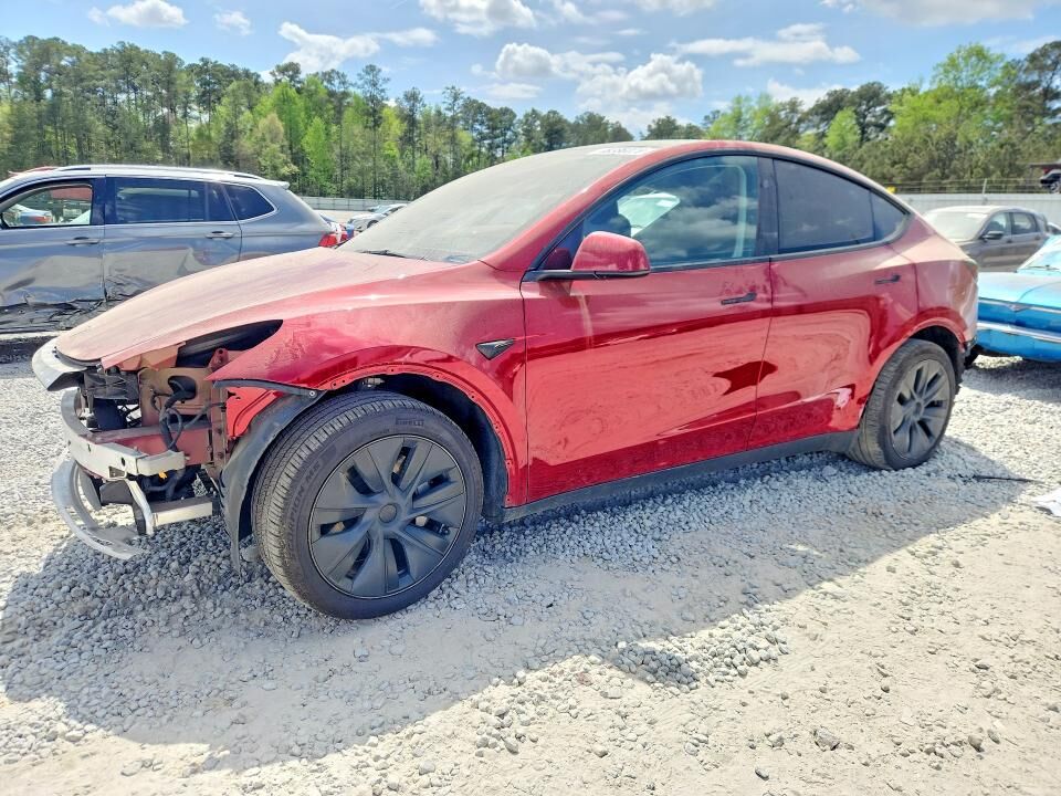 2025 TESLA Model Y