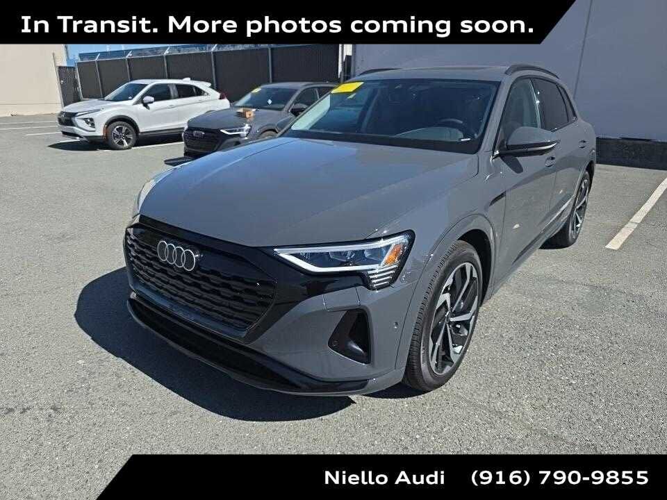 2024 AUDI Q8