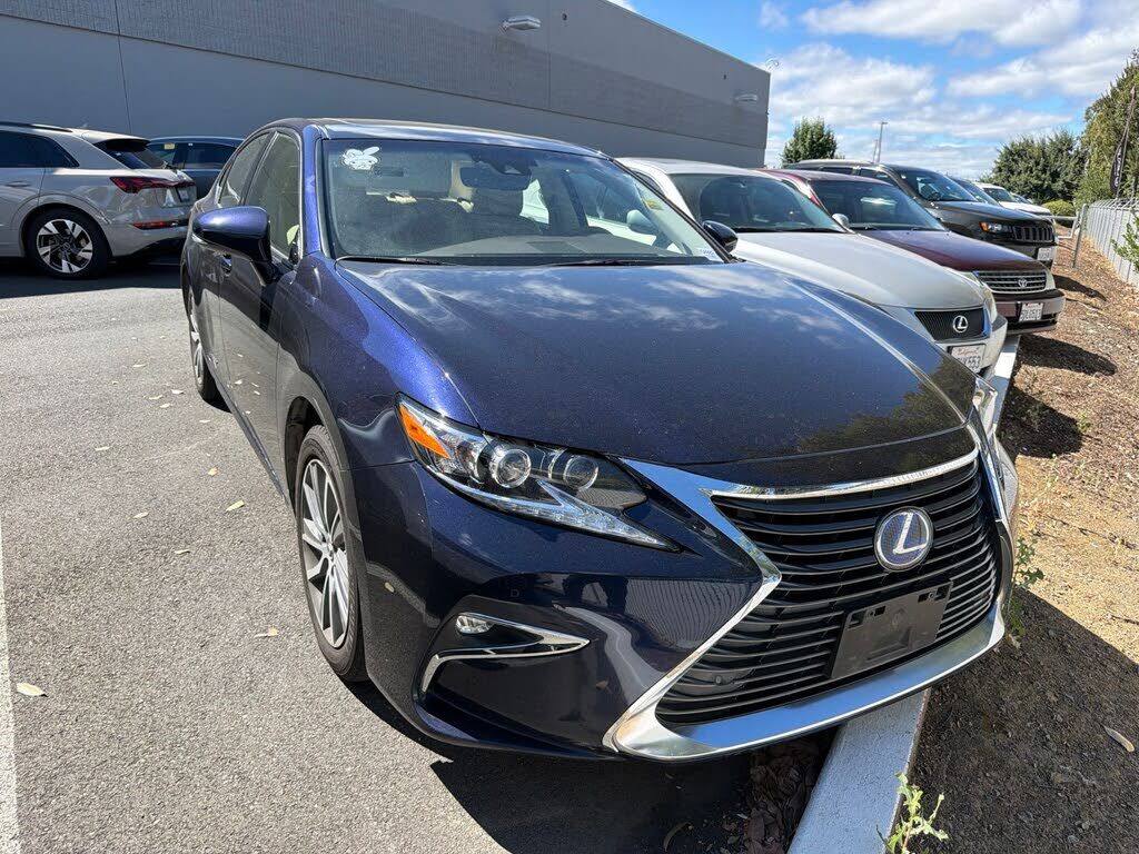 2018 LEXUS ES