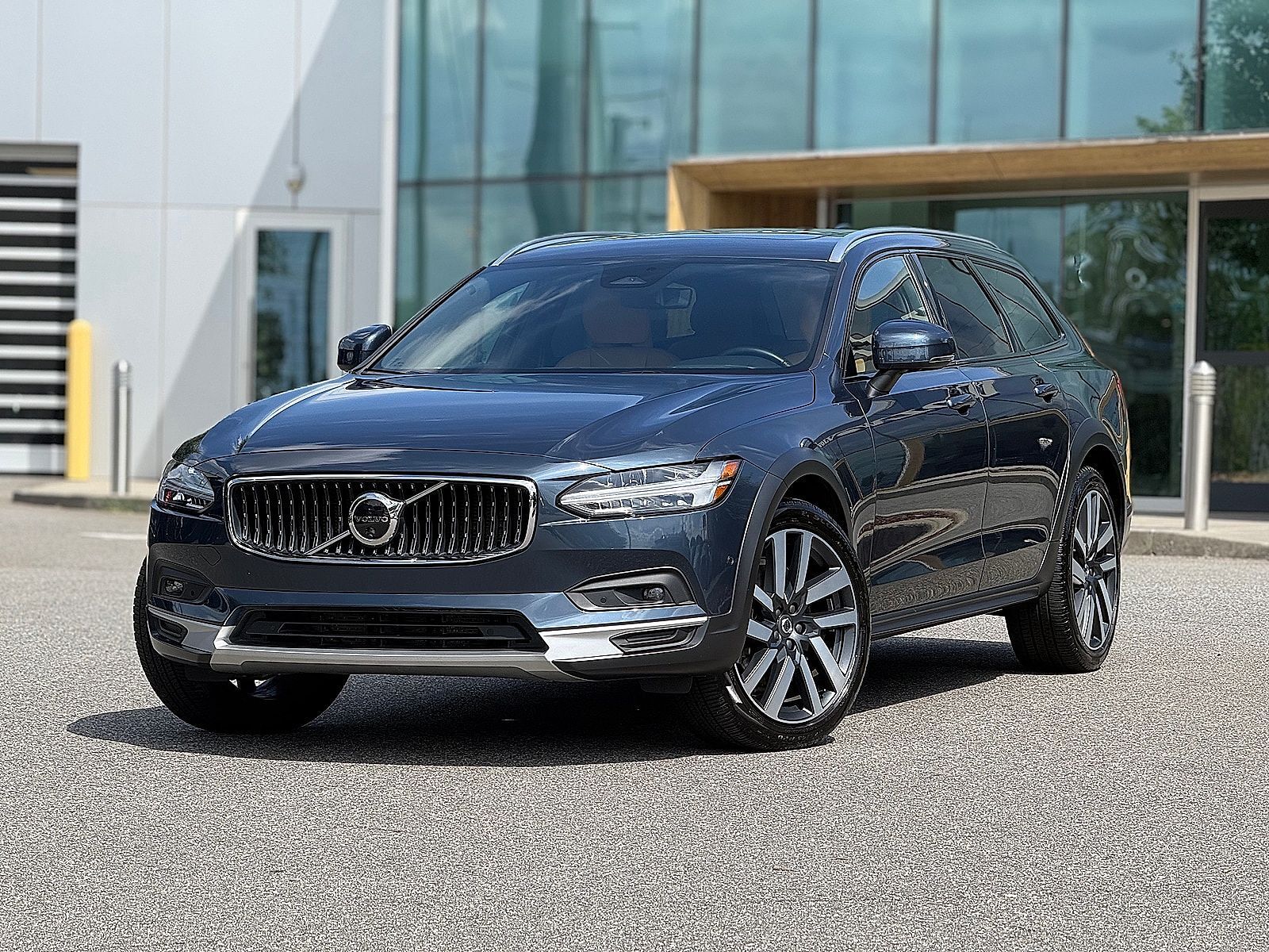 2025 VOLVO V90CC